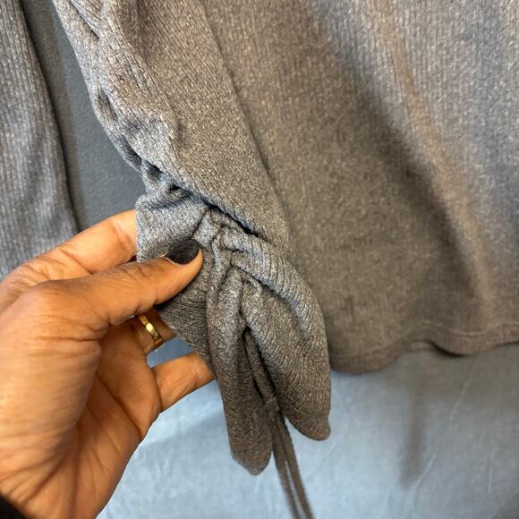 Free Kisses Plus 1X Gray Ribbed Long Sleeve Side Ruched Knit Top Minimalist - Picture 4 of 7